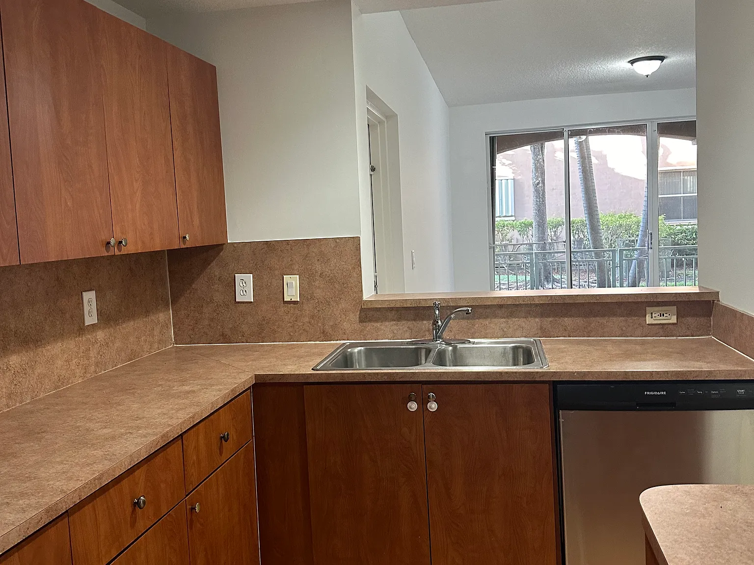 3 bed, 1271 sqft, $2,800 — Photo 3