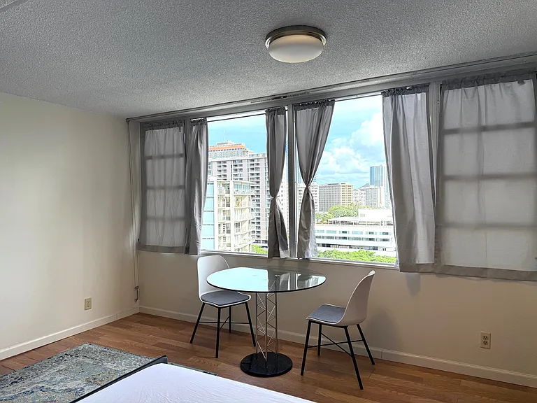 400 Hobron Ln #1504 — Photo 2