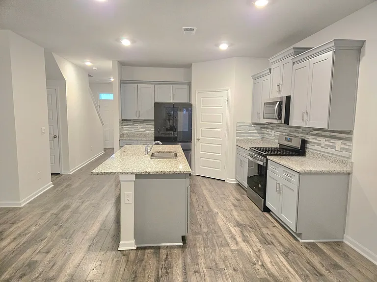 4828 Southwind Rd — Photo 9