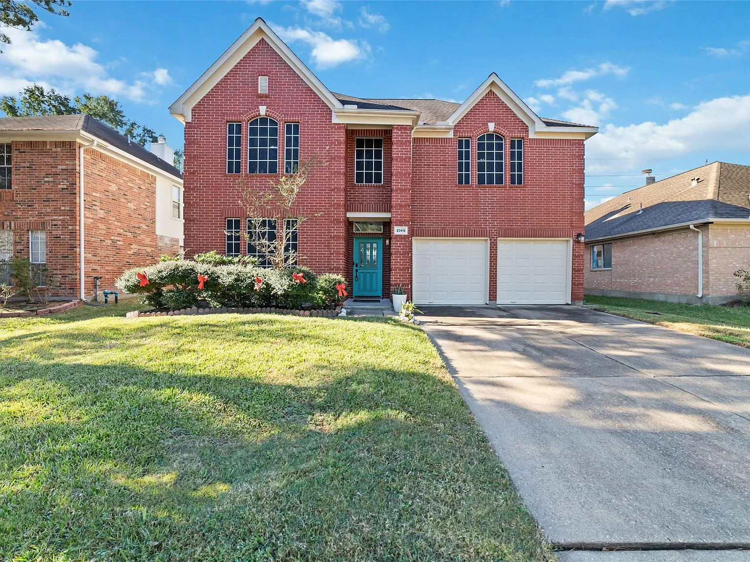 5 bed, 2.5 bath, 2700 sqft, $2,950 — Photo 1