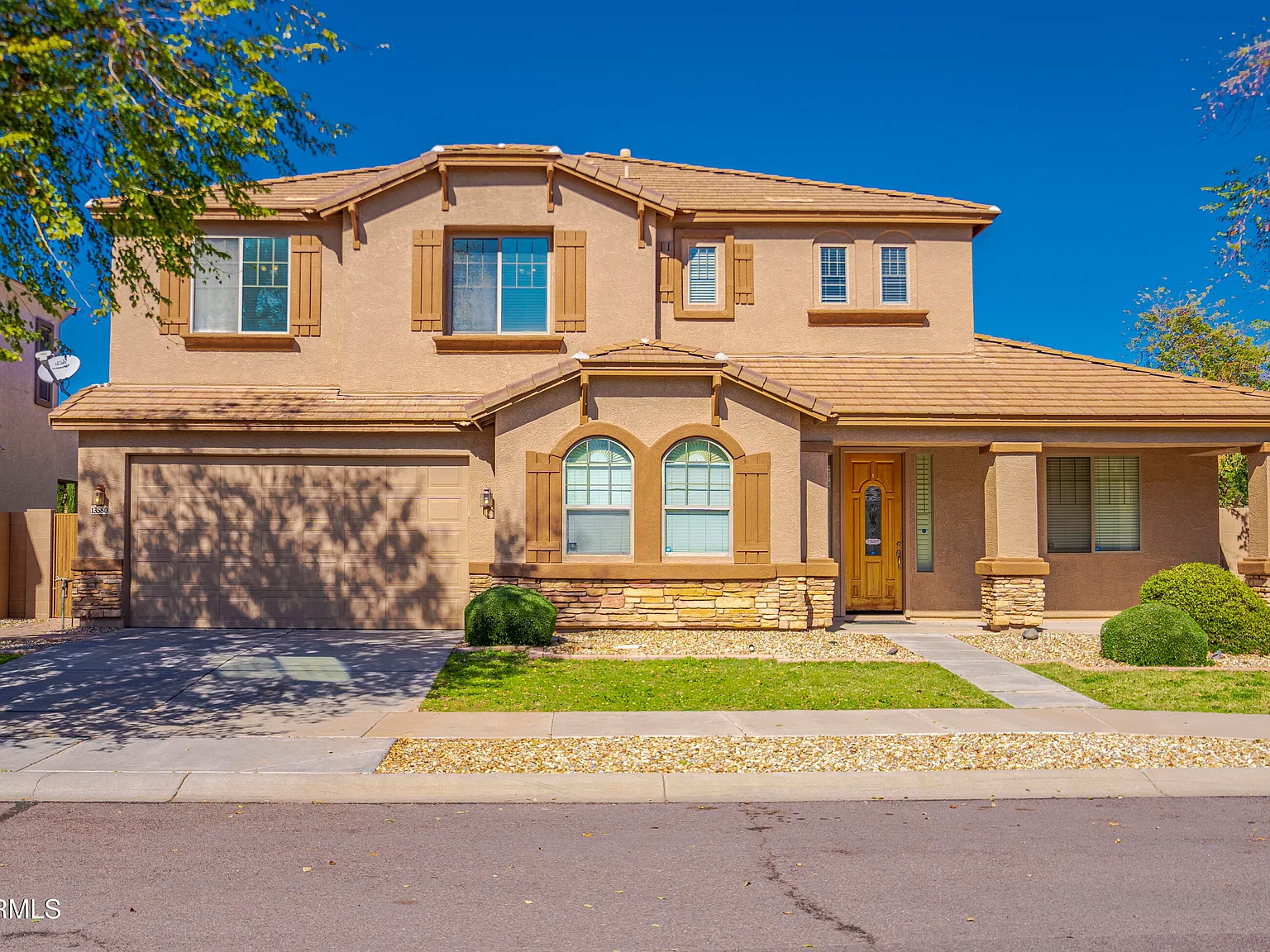 5 bed, 3.0 bath, 3201 sqft, $2,950 — Photo 2