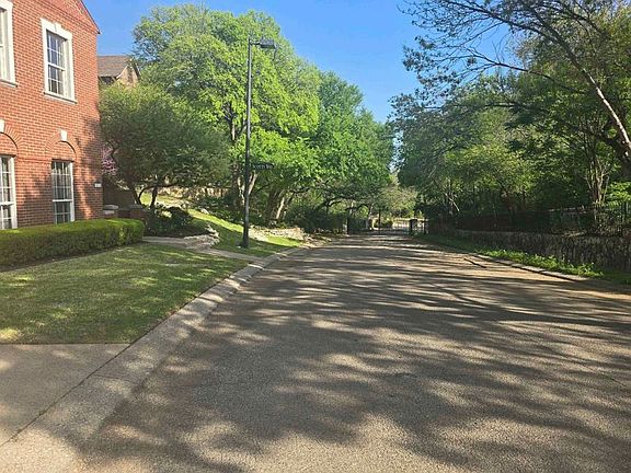 Exterior Neighborhood (street photo)