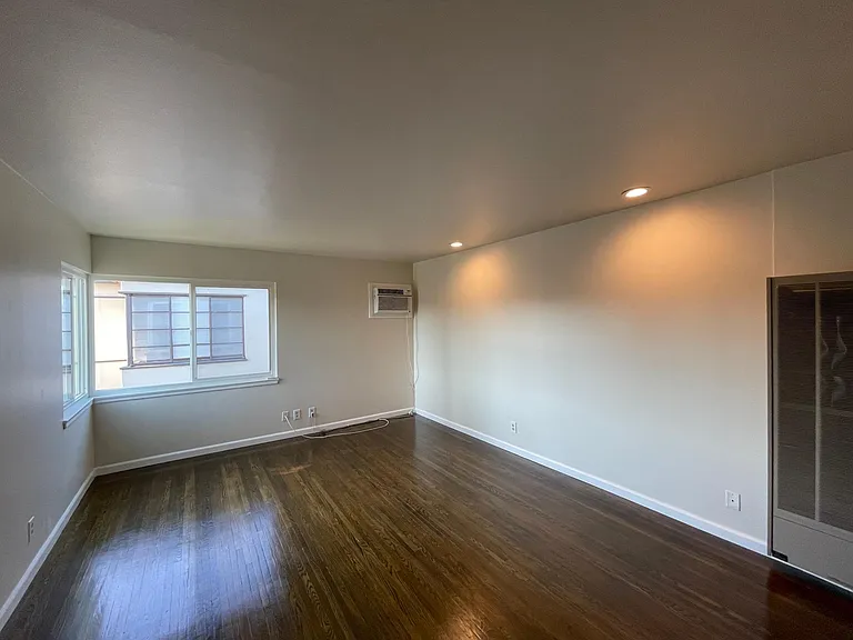 214 1/2 S Bushnell Ave — Photo 9