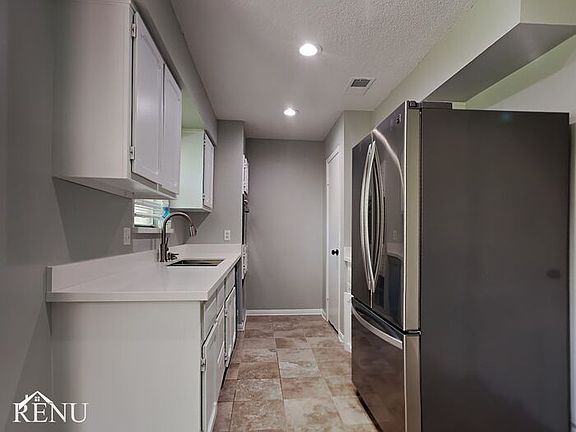 3rd image of 707 Meadowglen Dr