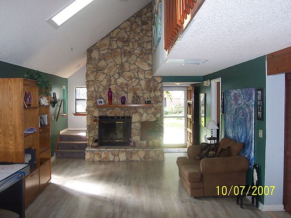 Yes a Fire Place Also