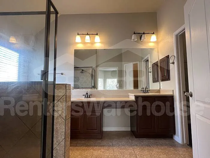 2217 Westfalian Trl — Photo 8