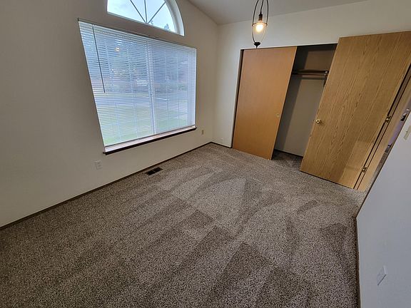 5th image of 16817 12th Avenue Ct E