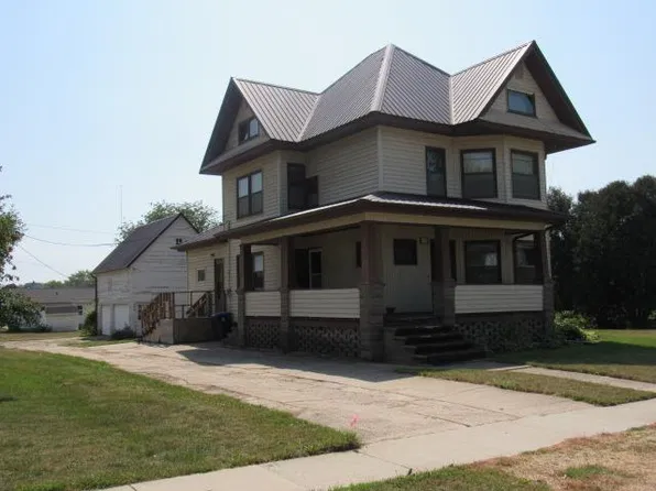 310 E Green St, Wyoming, IA 52362