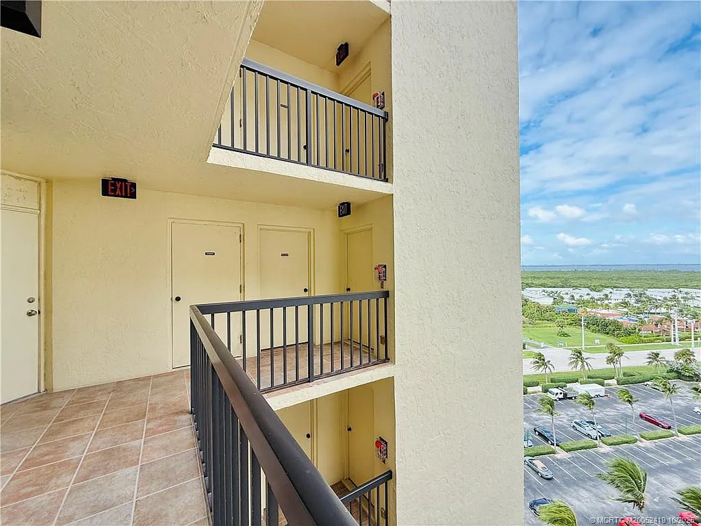 2 bed, 2.0 bath, 1437 sqft, $6,000 — Photo 3