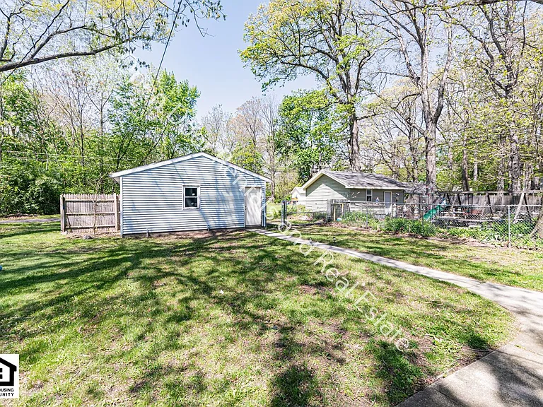 3112 Thompson Ave — Photo 15