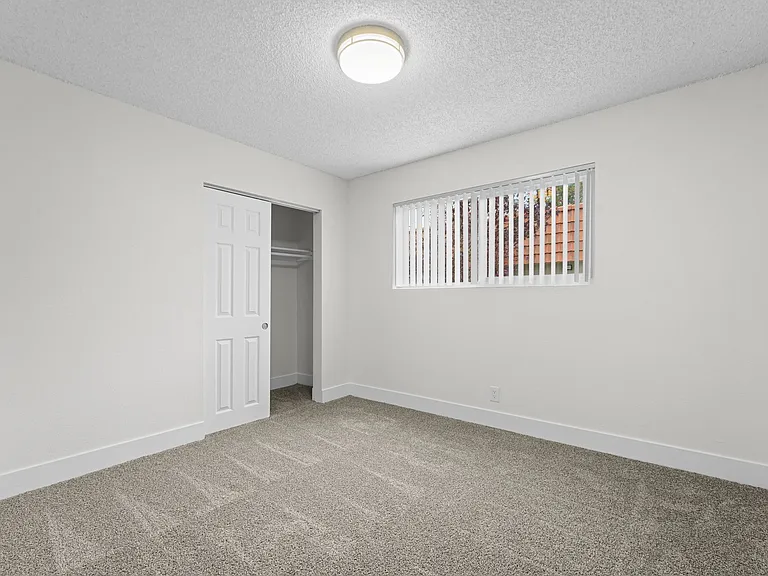 Sherwood Forest Apartments — Photo 19