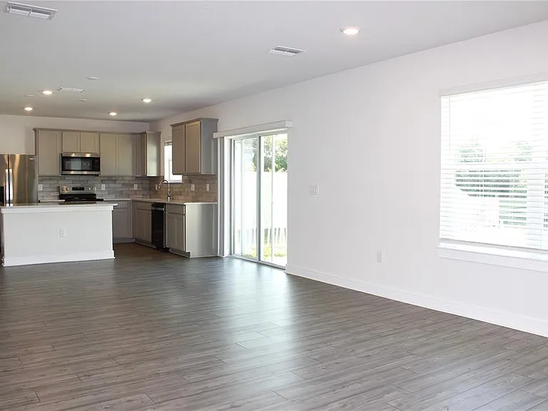30600 Thunderbird Dr — Photo 37