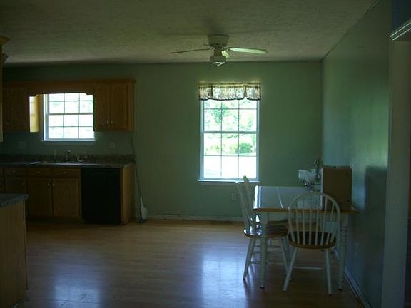 3rd image of 5 Paulk Ln