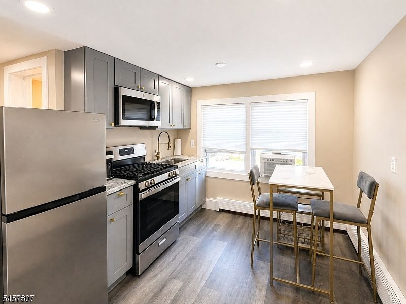 1st image of 936 Stuyvesant Ave Floor 3