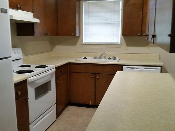 4th image of 101 Parkview Cir APT B
