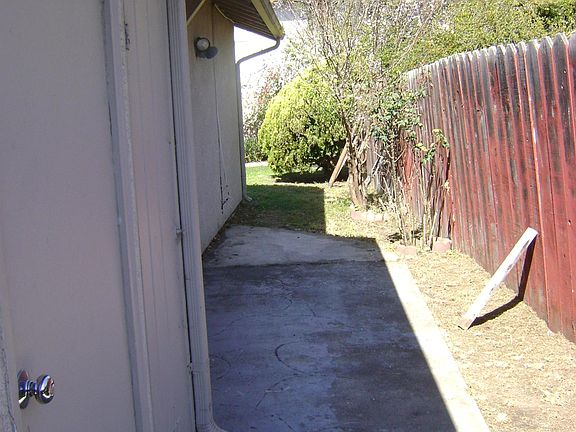4th image of 543 Longwood Ave