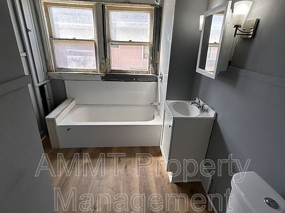 4th image of 1534 3rd Ave SE #4