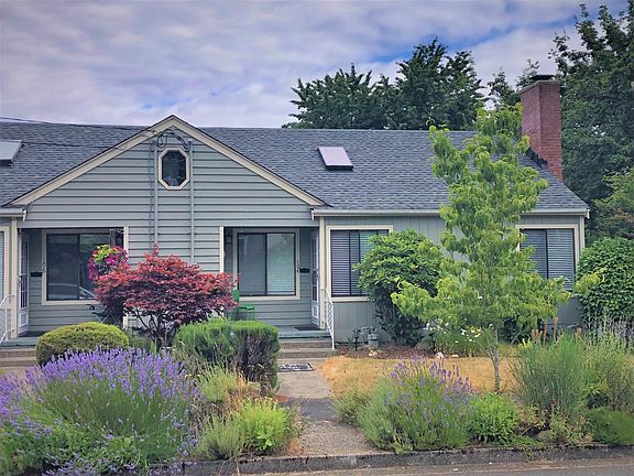 3rd image of 104 18th Ave SW #104