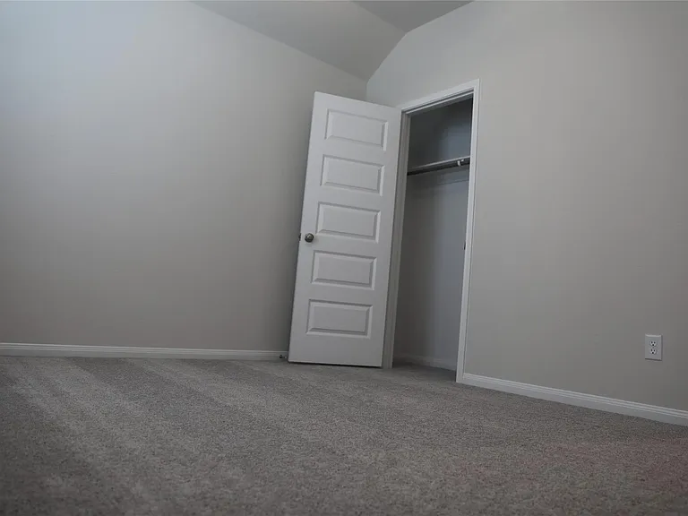 523 Ellwood Ter — Photo 12