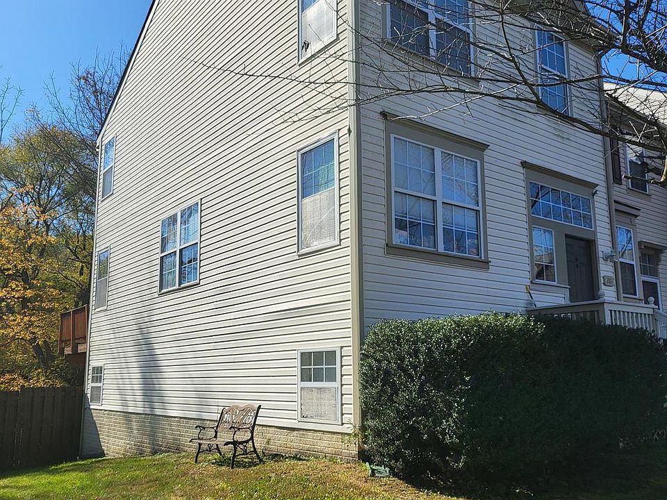 2nd image of 210 Heaton Ct
