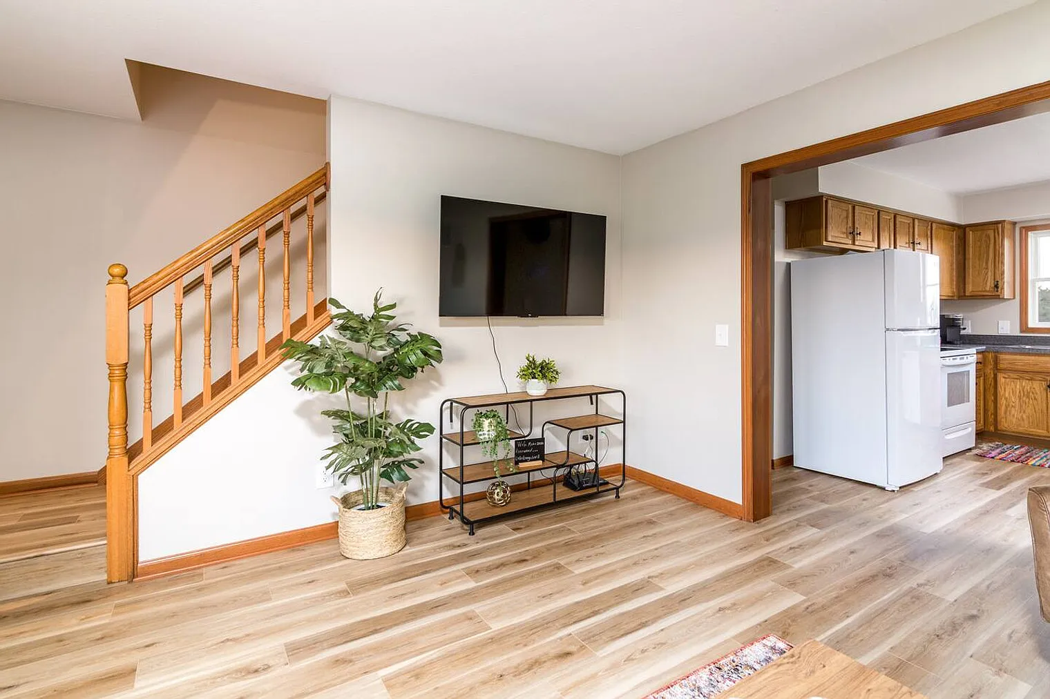 2 bed, 1.0 bath, 1894 sqft, $3,134 — Photo 4