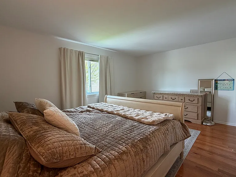 1870 Grosse Pointe Cir — Photo 12