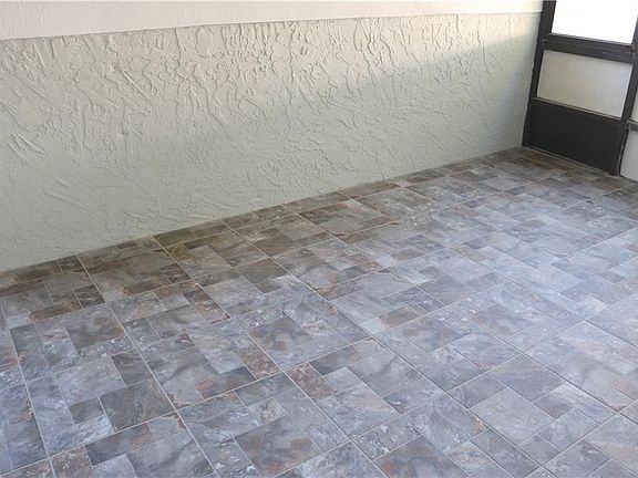 4th image of 1585 Amberlea Dr S