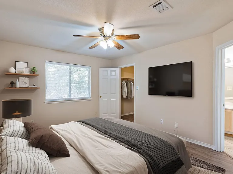 7704 Plateau Cv — Photo 13