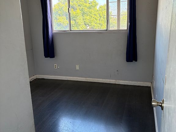 4th image of 1040 Hoover Ave
