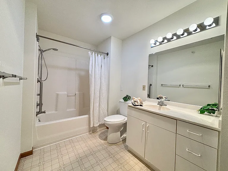1048 Enterprise Dr #200 — Photo 13