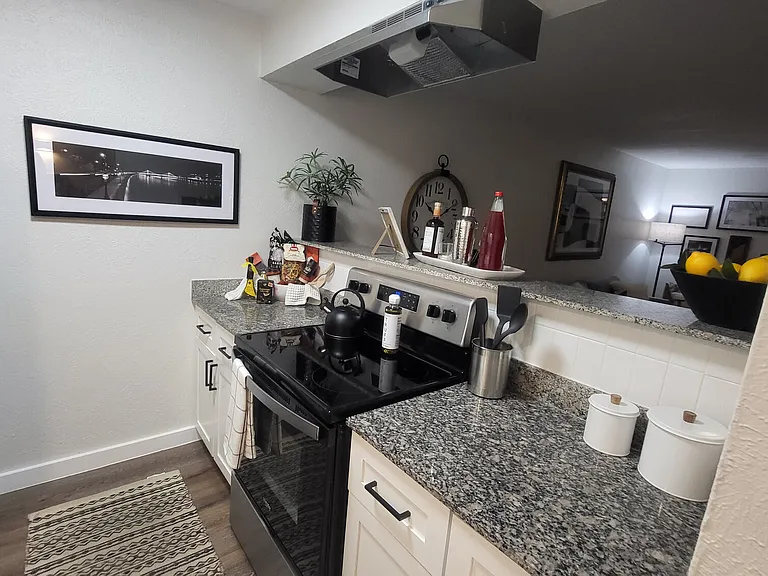The Alista Apartments — Photo 11