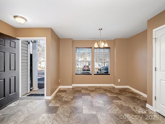 4th image of 567 Fawnborough Ct