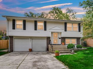 921 Blackhawk Dr, University Park, IL