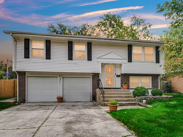 921 Blackhawk Dr, University Park, IL 60484