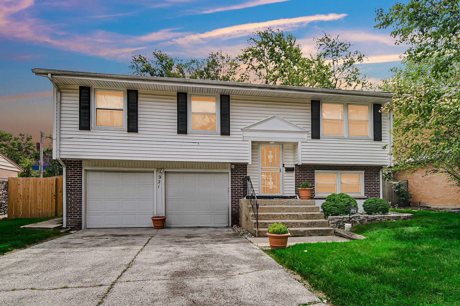 921 Blackhawk Dr photo 1
