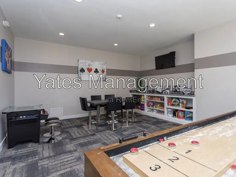 110 Colonial Dr — Photo 20