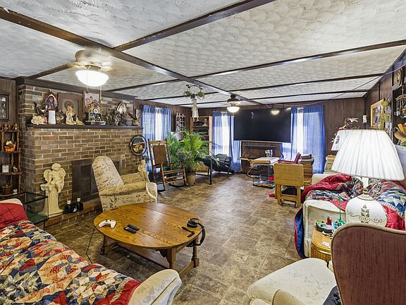 3rd image of 207 Center St