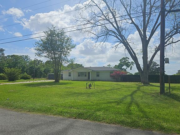2nd image of 922 Austin Rd
