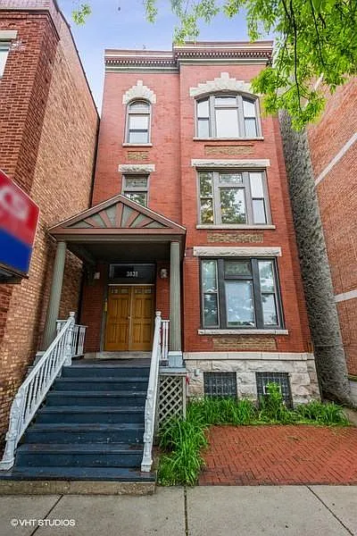 3831 N Southport Ave — Photo 1