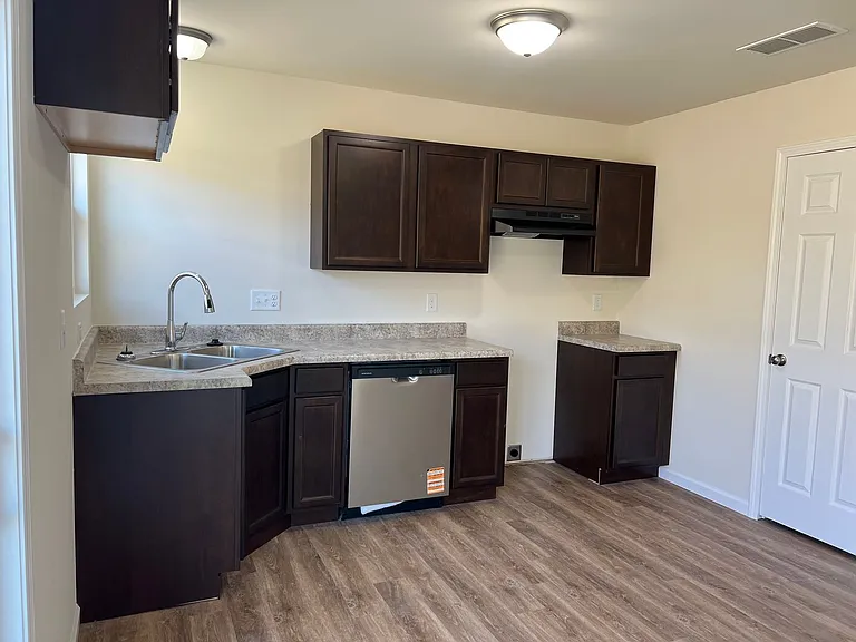Brand New House 3 beds 2 baths with 1 car garage — Photo 29