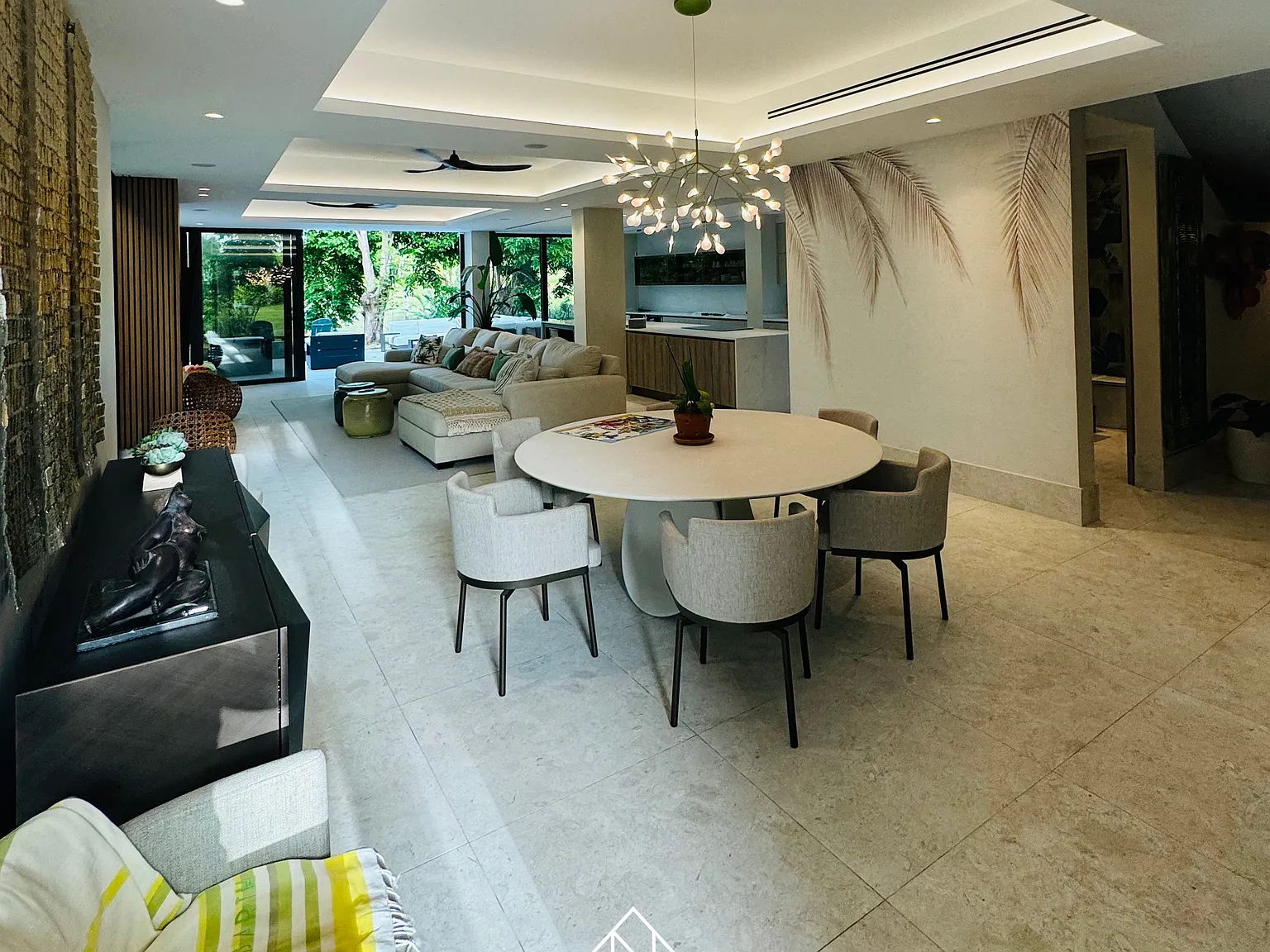 4 bed, 4.5 bath, 4000 sqft, $30,000 — Photo 3