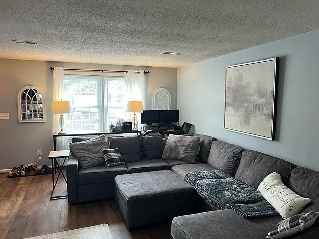 728 Auburn St #H4 — Photo 3
