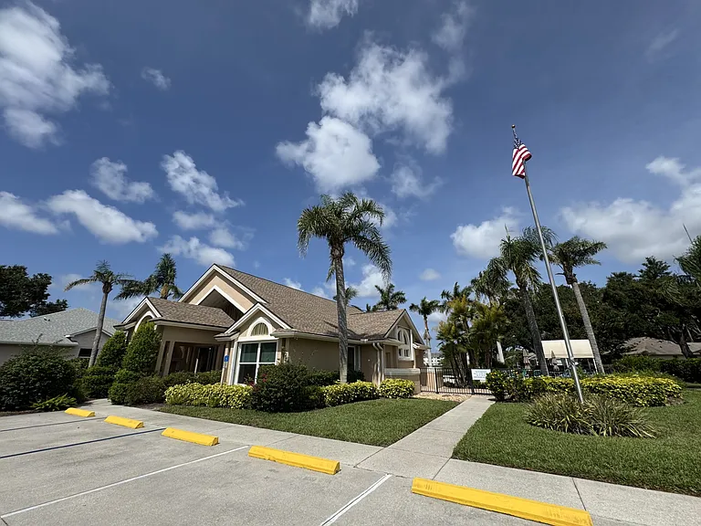 463 Bermuda Isles Cres — Photo 24