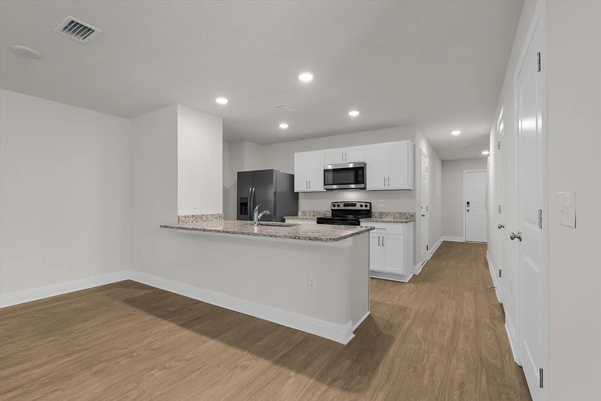 3 bed, 2.5 bath, 1600 sqft, $1,975 — Photo 3