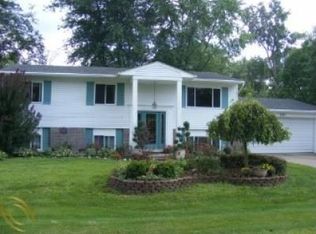 41811 Sycamore St, Novi, MI 48375