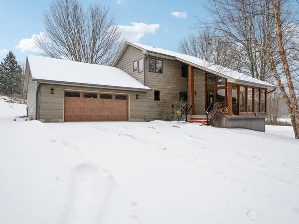 670 Island Lake Point, Chelsea, MI 48118