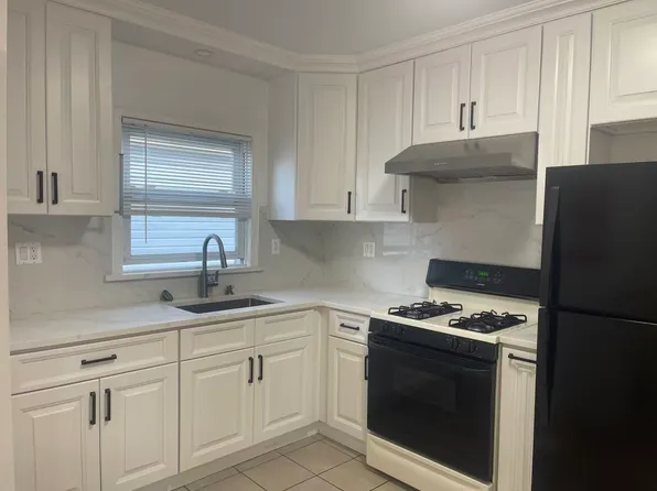 35-04 209th St, Bayside, NY 11361