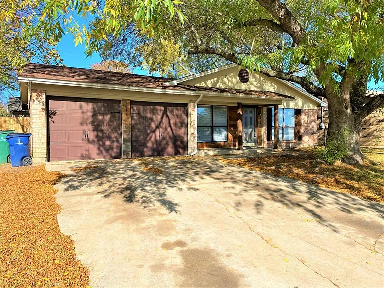6059 Shadydale Ct — Photo 2