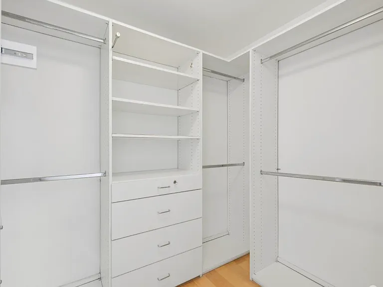 250 King St #1602 — Photo 1