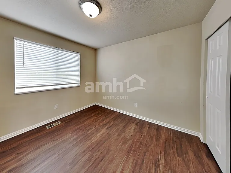 981 Stonehenge Dr — Photo 14